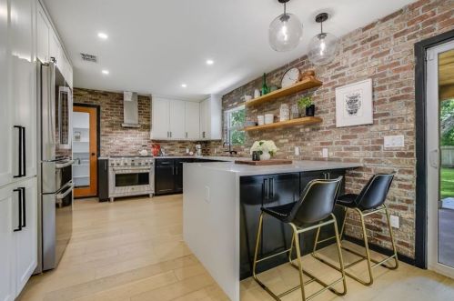 5707 Fairlane Dr, Austin TX  78757-4412 exterior