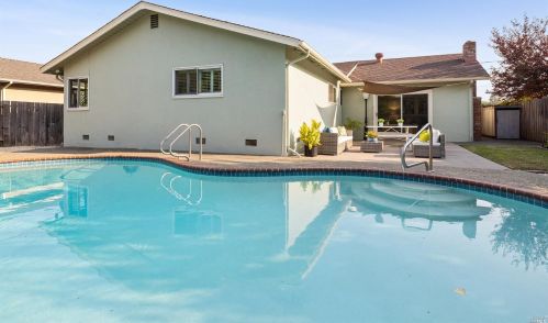 56 Elena Cir, San Rafael, CA 94903-3342