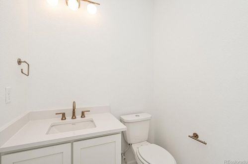 27820 10th Dr, Aurora CO 80018 exterior