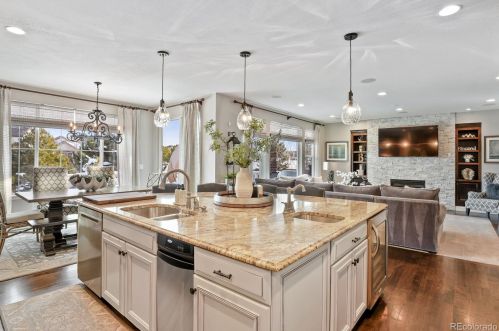 6374 Kewaunee Way, Aurora CO 80016-4310 exterior