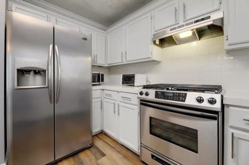 7704 Basil Dr, Austin TX  78750-7930 exterior