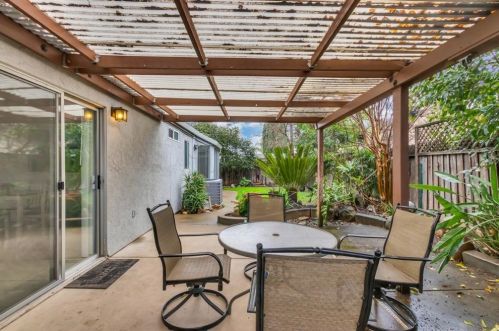 8616 Diamond Crest Ct, Elk Grove CA  95624-2848 exterior