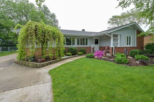931 Wilshire Ave, Elk Grove Vlg, IL 60007-4559