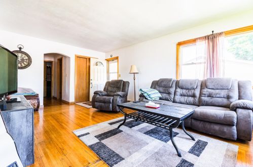 229 4th St, La Crescent, MN 55947-1187