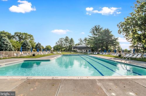 38 Valleybrook Dr, Lancaster PA  17601-4617 exterior