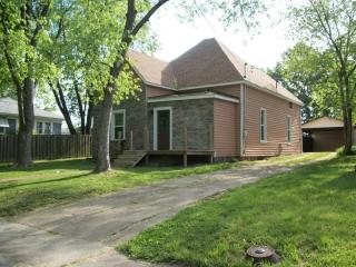 610 Land St, Harrisburg, IL 62946-1286