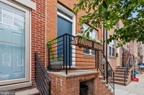 2028 Manton St, Philadelphia, PA 19146-4328