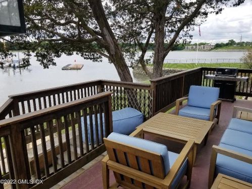 105 Club Rd, Riverside CT  06878-2003 exterior