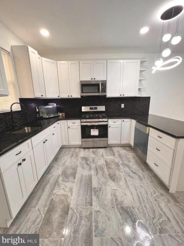 4812 10th St, Philadelphia PA 19141-3930 exterior