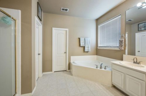 7002 Woodsprings Dr, Garland TX 75044-2147 exterior