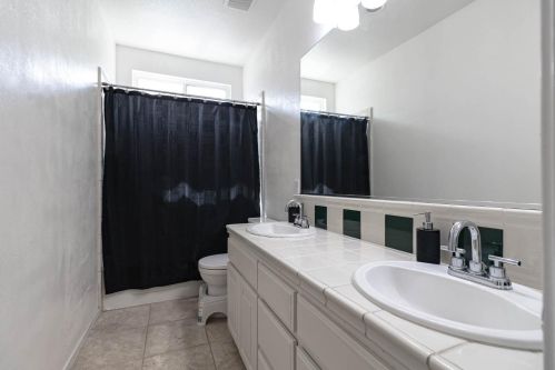 1483 Estrella Way, Turlock CA  95382-8633 exterior