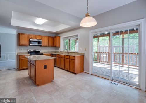 2913 Pleasant Glen Dr, Herndon VA  20171-2340 exterior