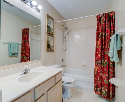 9639 Fallsridge Ct, Cincinnati OH 45231-2885 exterior