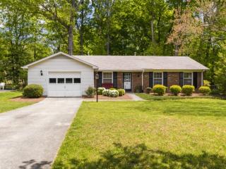 5414 Ropley Dr, Greensboro, NC 27455-1149