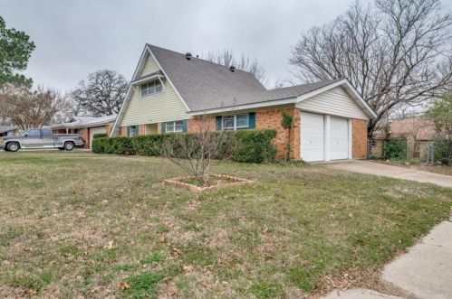 1700 Warren Ln, Fort Worth, TX 76112-4236