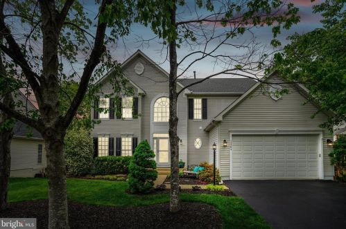 12204 Wheat Mill Loop, Bristow, VA 20136-1943
