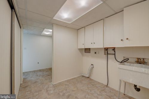 7136 Game Lord Dr, Springfield VA  22153-1318 exterior