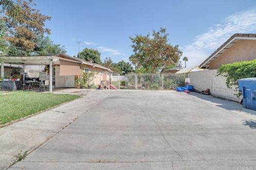 5881 Mountain View Ave, Riverside CA  92504-1569 exterior