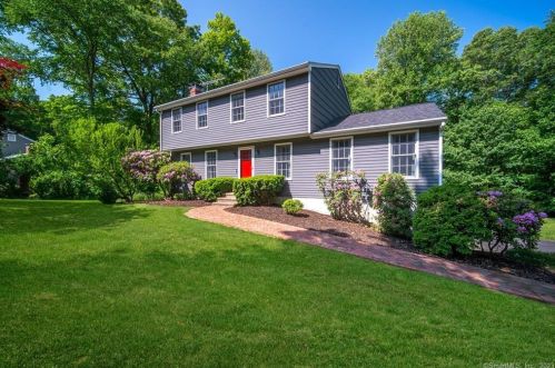 130 Big Horn Rd, Huntington, CT 06484-1872