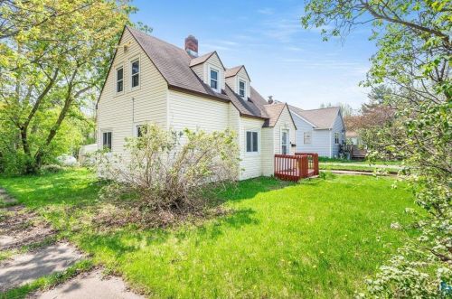 328 Slate St, Scanlon, MN 55720-1141