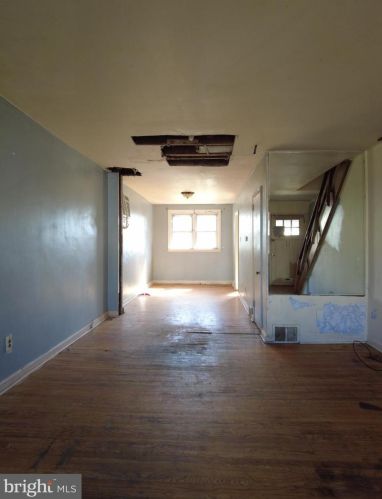 4328 Benner St, Philadelphia, PA 19135-3512