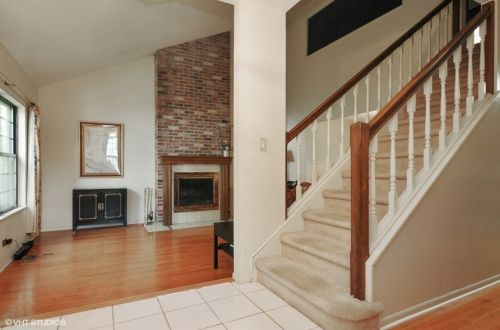 633 Dixon Ct, Gurnee, IL 60031-3177