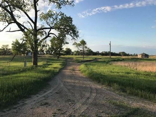 39578 104th St, Hecla SD  57446-5313 exterior