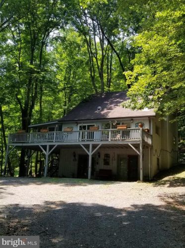 131 Bobcat Dr, Berkeley Springs, WV 25411-7056
