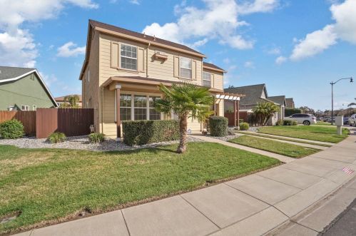 1368 Gianna Ln, Manteca, CA 95336-6454