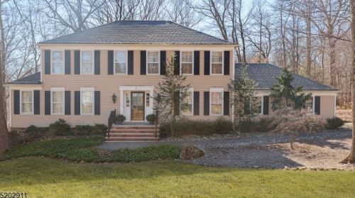 5 Laurel Hill Dr, Dover, NJ 07869-4631