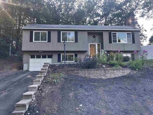 1 Christian Dr, Nashua, NH 03063-2700