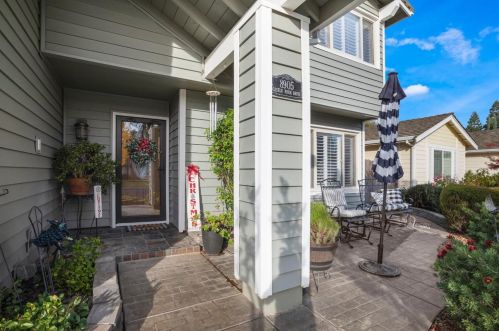 8905 Castle Park Dr, Elk Grove, CA 95624-2747