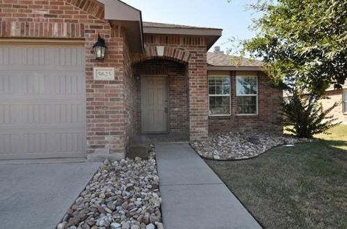 5625 Talons Crest Cir, Fort Worth TX  76179-7214 exterior