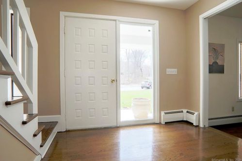 9 Bayne Ct, Norwalk, CT 06851-1231