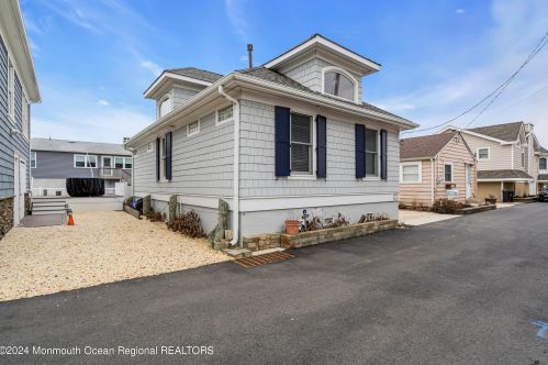 211 Canal Ln, Lavallette NJ  08735-1604 exterior