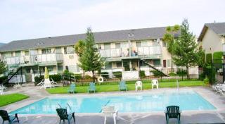766 1st St, Gilroy CA  95020-7804 exterior