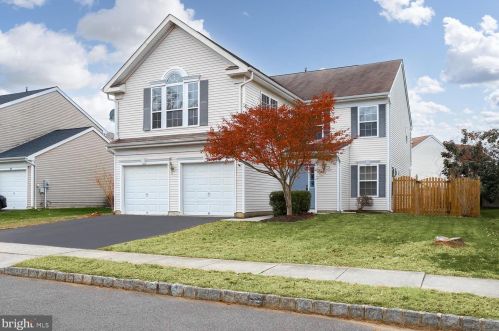 49 Greenbrook Dr, Columbus, NJ 08022-2323