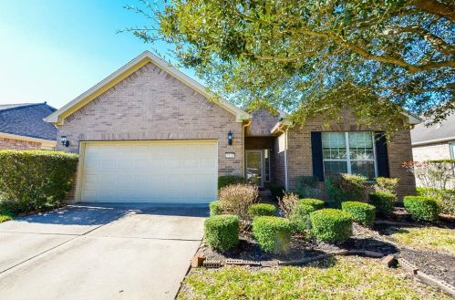 8235 Clover Leaf Dr, Richmond TX  77469-4864 exterior