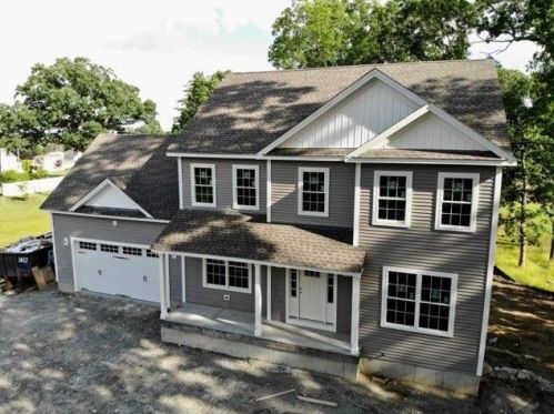 3 Rainville Ave, Coventry, RI 02816-7428
