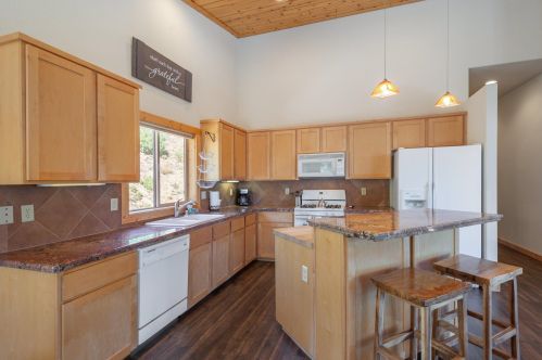 11550 Rhineland Ave, Truckee CA  96161-7070 exterior