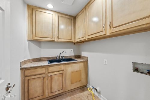 531 Granite Hl St, Simi Valley CA 93065-0608 exterior