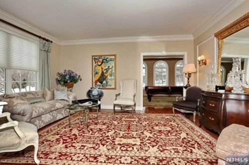 118 Seminary Dr, Mahwah, NJ 07430-2501