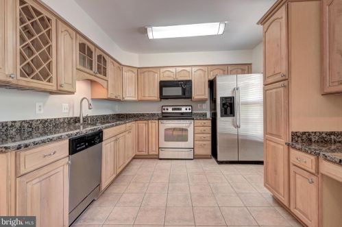 5601 Castlebury Ct, Springfield VA  22015-1883 exterior