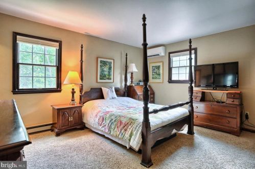 2122 Walnut Bottom Rd, Carlisle PA 17015-9122 exterior