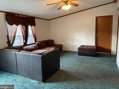 101 Raines St, Rig, WV 26836-1027