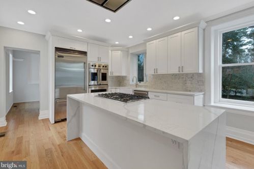 241 Kings Hwy, Tavistock NJ 08033-1981 exterior