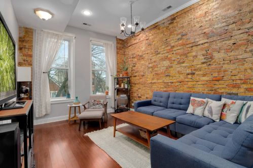 2102 Leavitt St, Chicago, IL 60647-3202