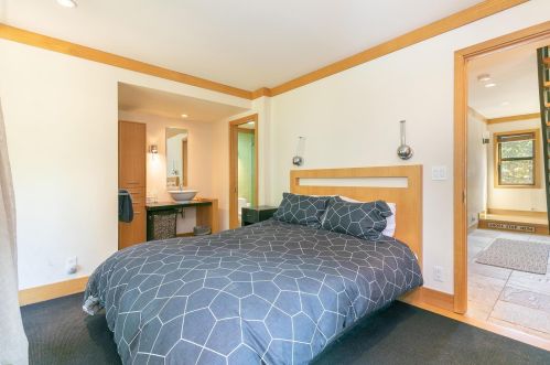 3066 Silver Strike, Truckee CA  96161-4208 exterior