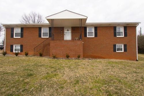 1001 Alison Ln, Vinton, VA 24179-2830