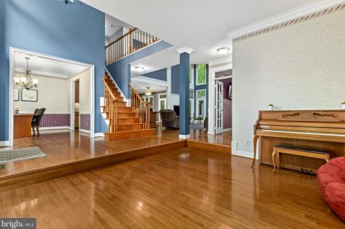 8006 Middlewood Pl, Springfield VA  22153-1928 exterior